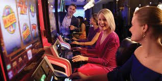 totojitu hk platform showing live sports betting, casino tables, and esports markets